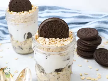 Cookies and Cream Overnight Oats