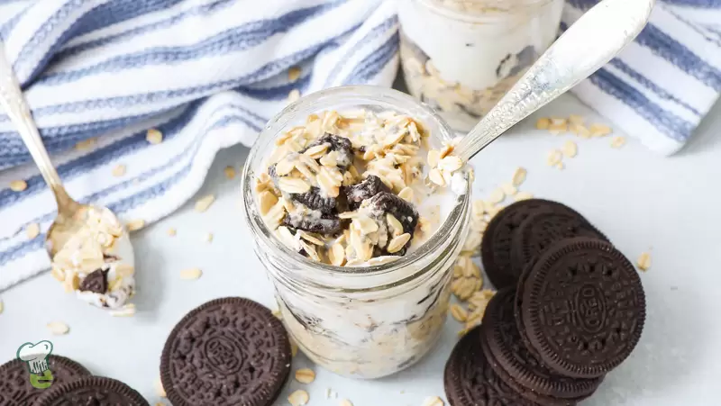 Heart Healthy Cookies and Cream Overnight Oats