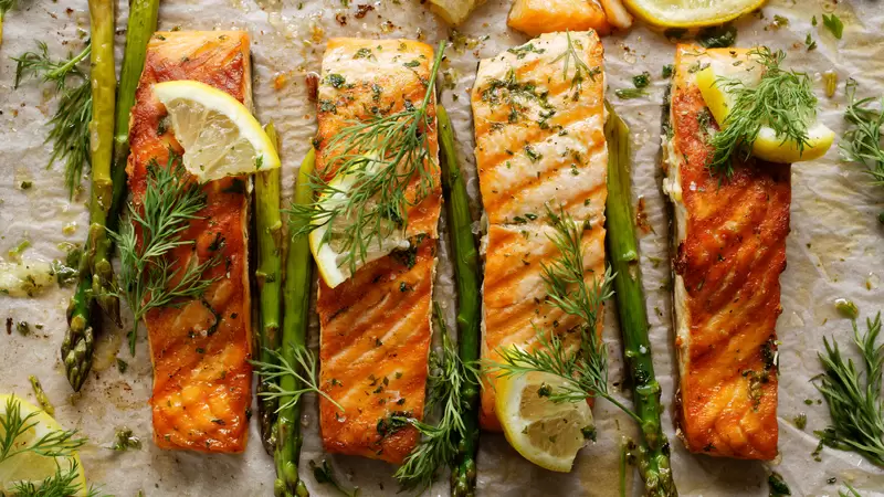 Grilled Salmon with Asparagus