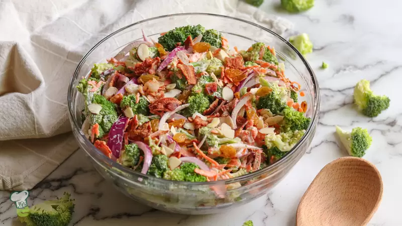 Broccoli Salad with Bacon and Raisins