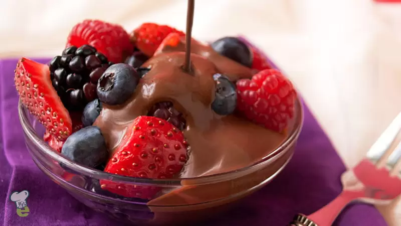 Heart Healthy Berries and Chocolate Sauce