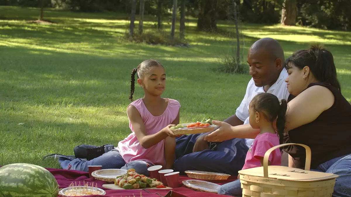 Pack These Tasty Foods for a Healthy Summer Picnic