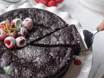 Chocolate Cake with Raspberry Sauce
