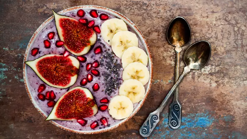 Heart Healthy Fig and Berry Breakfast Bowl